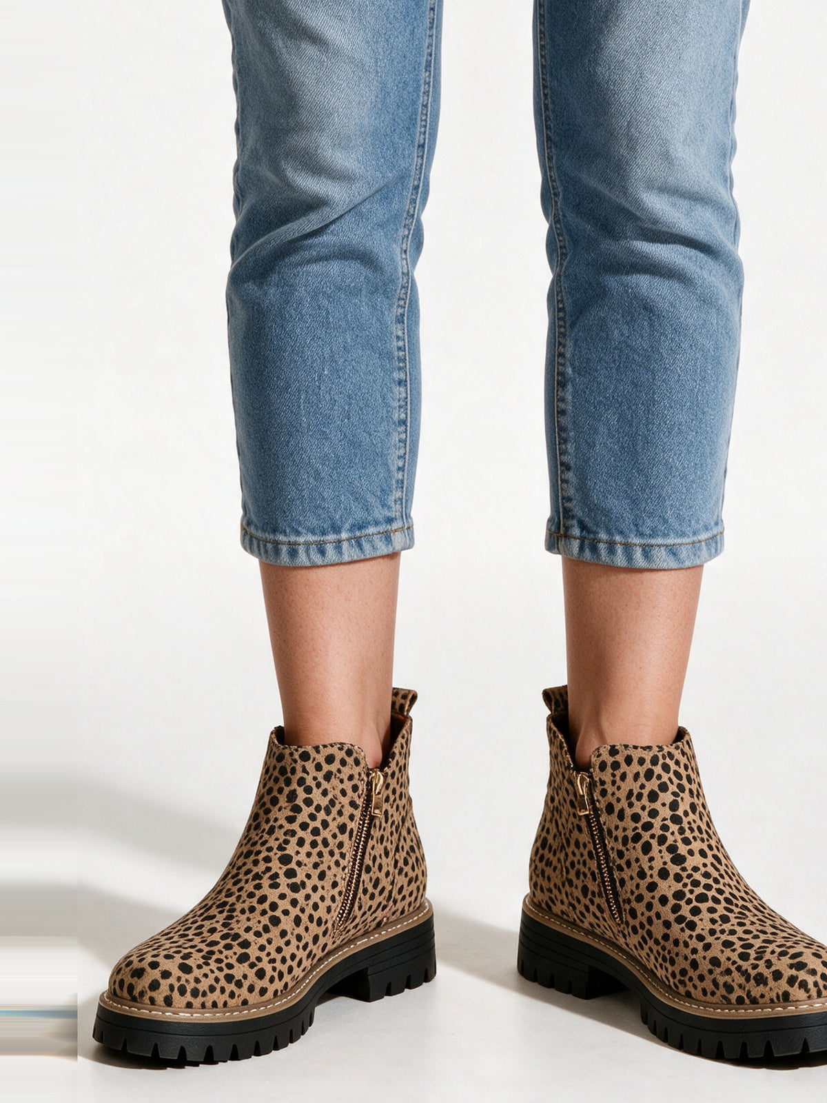 Amara - Stylish Women's Orthopedic Ankle Boots - Leopard Print