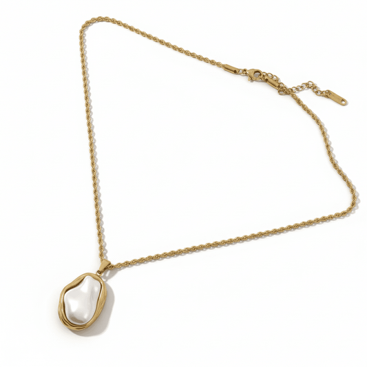 Bridal Baroque Pearl Necklace in 18K Gold Embrace