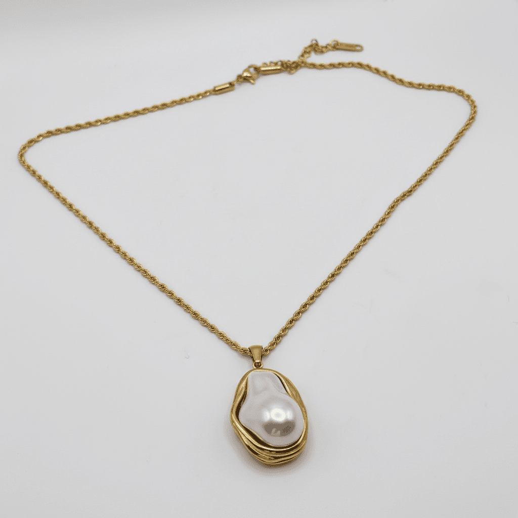 Bridal Baroque Pearl Necklace in 18K Gold Embrace