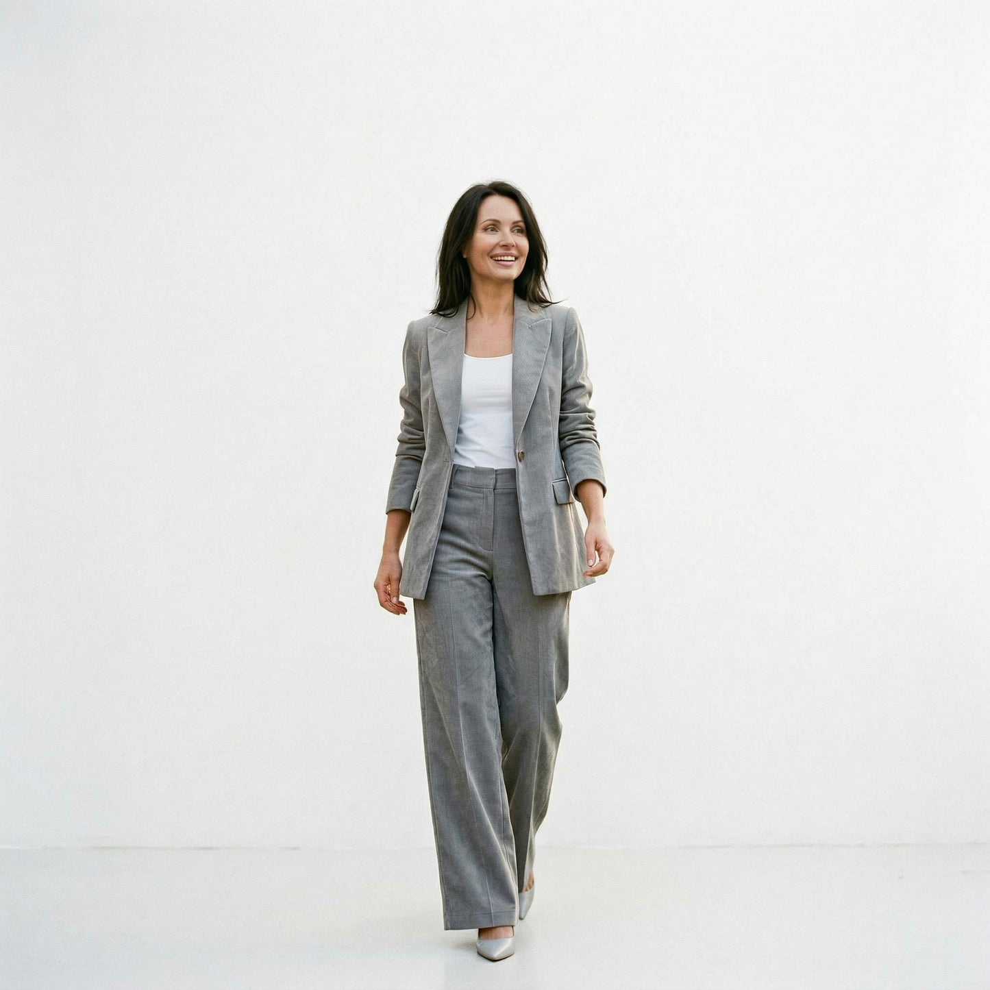 Elegant Women's Suit with Accessories Set