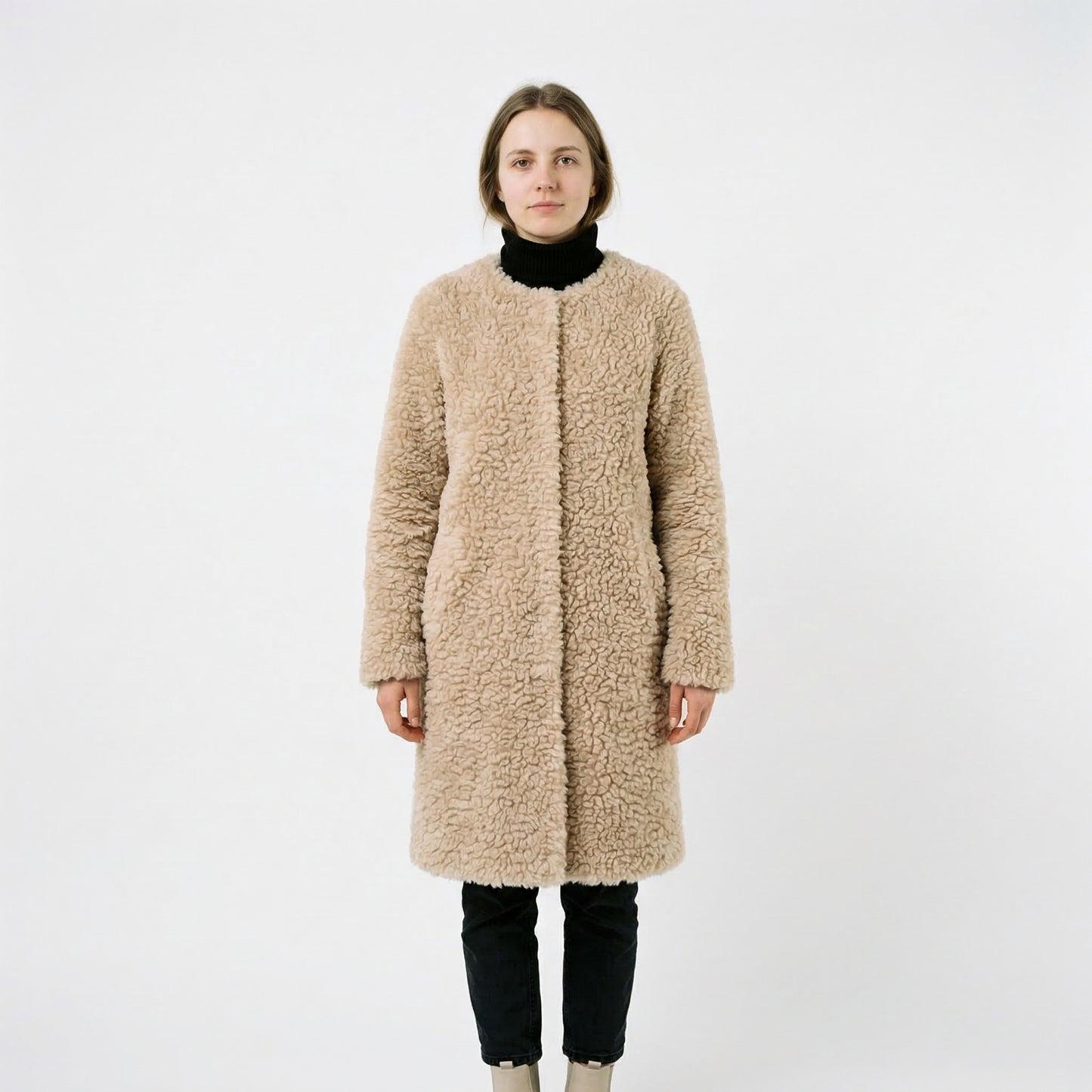 Luxurious Women's Shearling Coat for Cold Weather