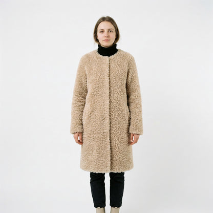 Luxurious Women's Shearling Coat for Cold Weather