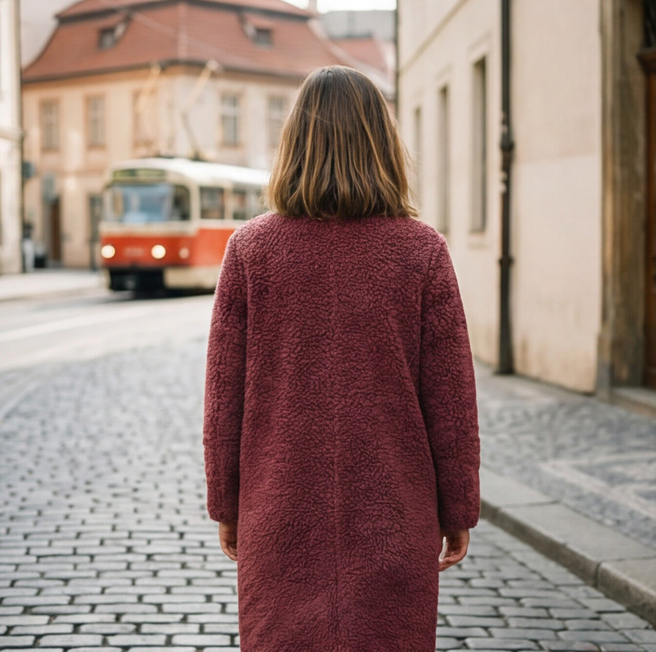 Luxurious Women's Shearling Coat for Cold Weather