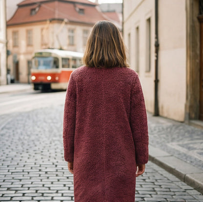 Luxurious Women's Shearling Coat for Cold Weather