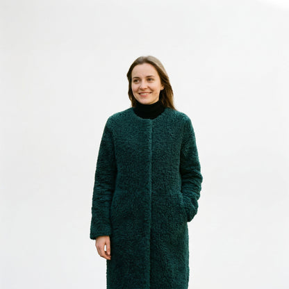 Luxurious Women's Shearling Coat for Cold Weather