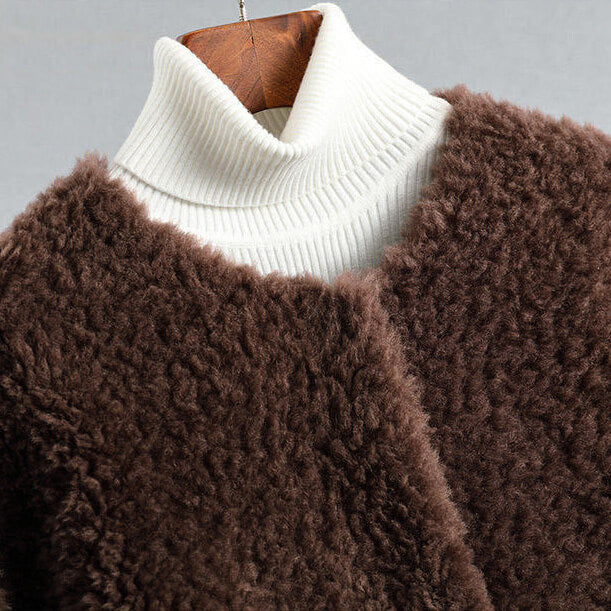Luxurious Women's Shearling Coat for Cold Weather 6