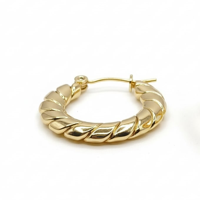 Minimalist Twisted Hoop Earrings – 18K Gold Plated Stainless Steel