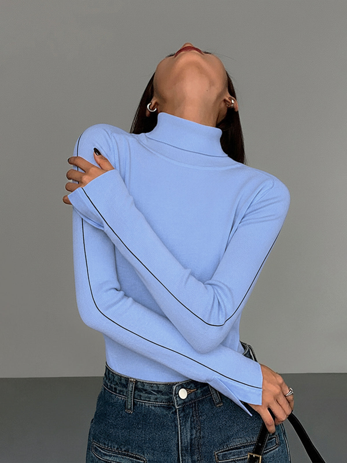 Stylish Turtleneck Sweater with Contrast Piping 10