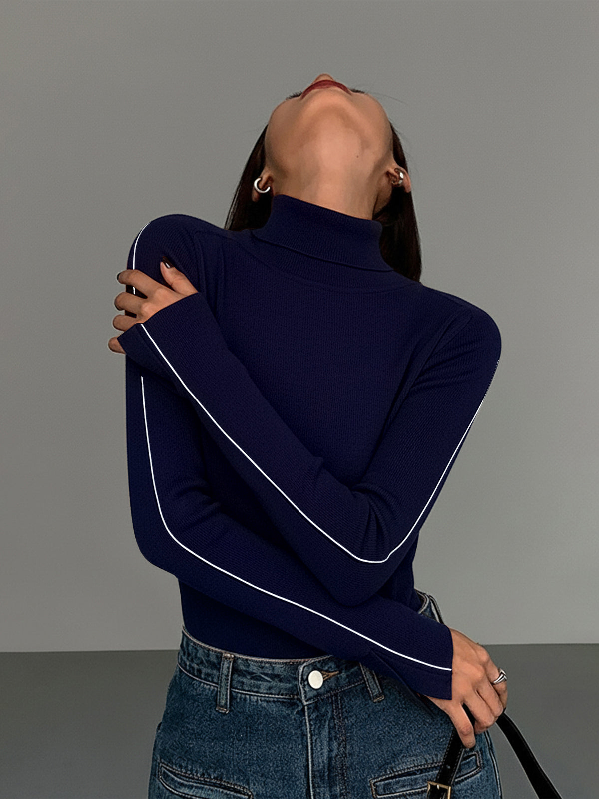 Stylish Turtleneck Sweater with Contrast Piping 11