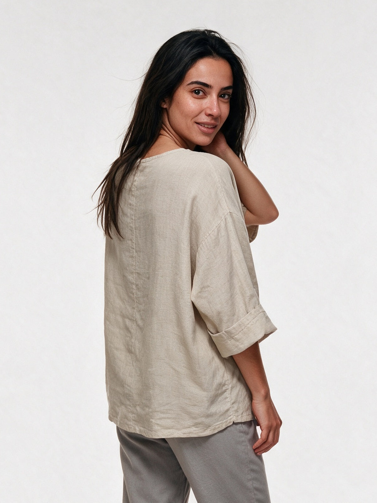 Elin - Women's Relaxed V-Neck Blouse with Single Button - view 5