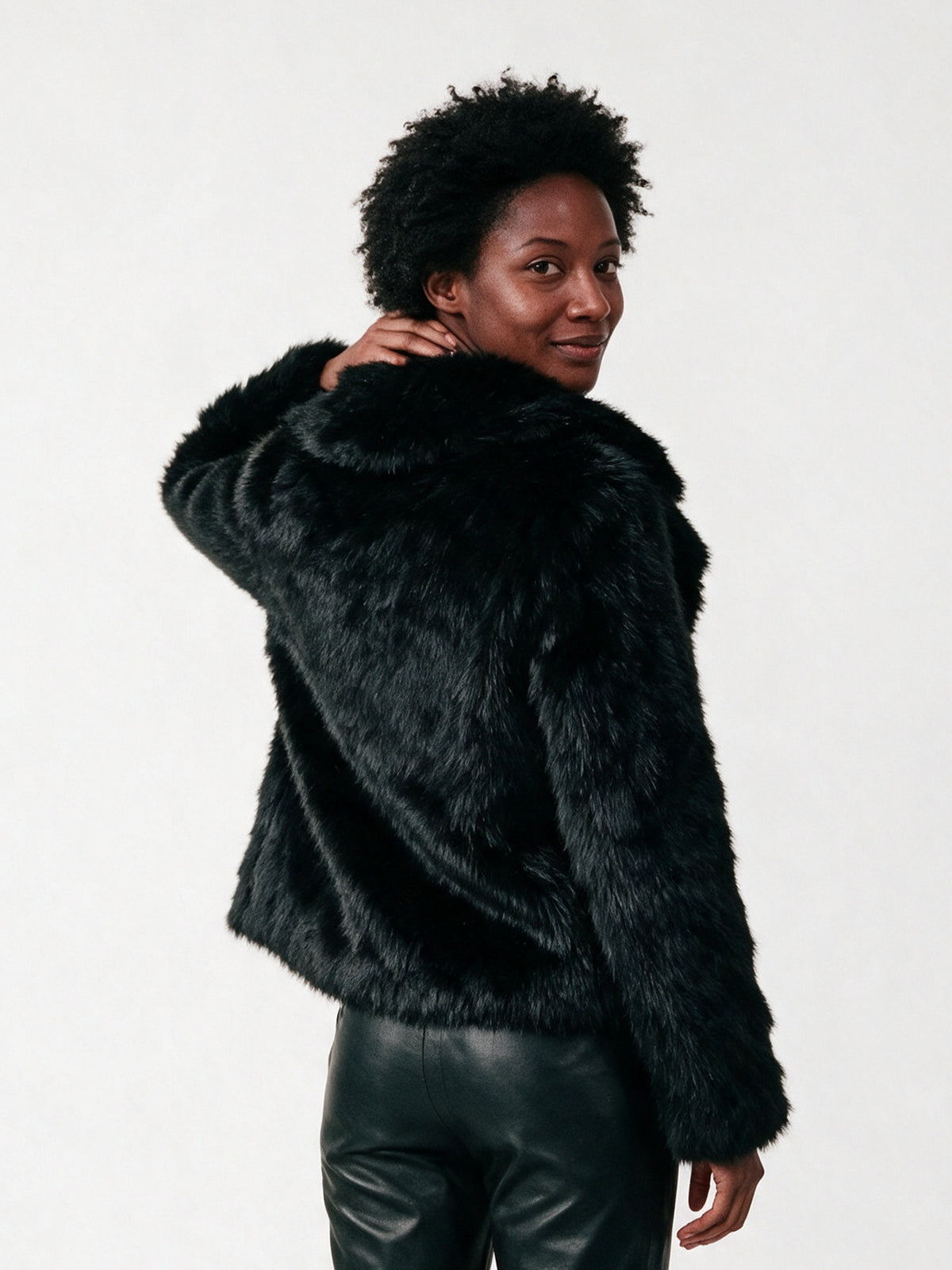 Ophelia - Elegant Women's Cropped Faux Fur Jacket - view 5