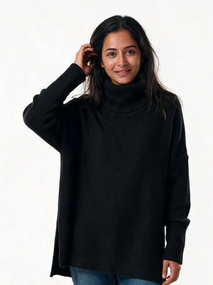 Saskia - Women's Oversized Turtleneck Sweater with Split Hem - Black