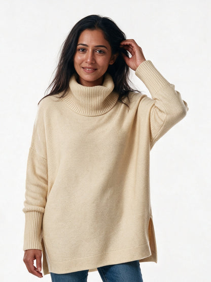 Saskia - Women's Oversized Turtleneck Sweater with Split Hem - Cream