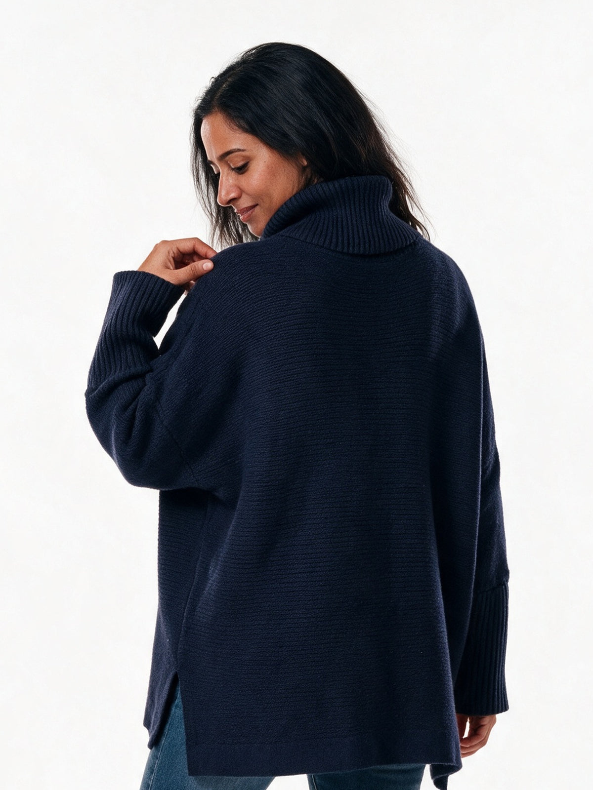 Saskia - Women's Oversized Turtleneck Sweater with Split Hem - view 5