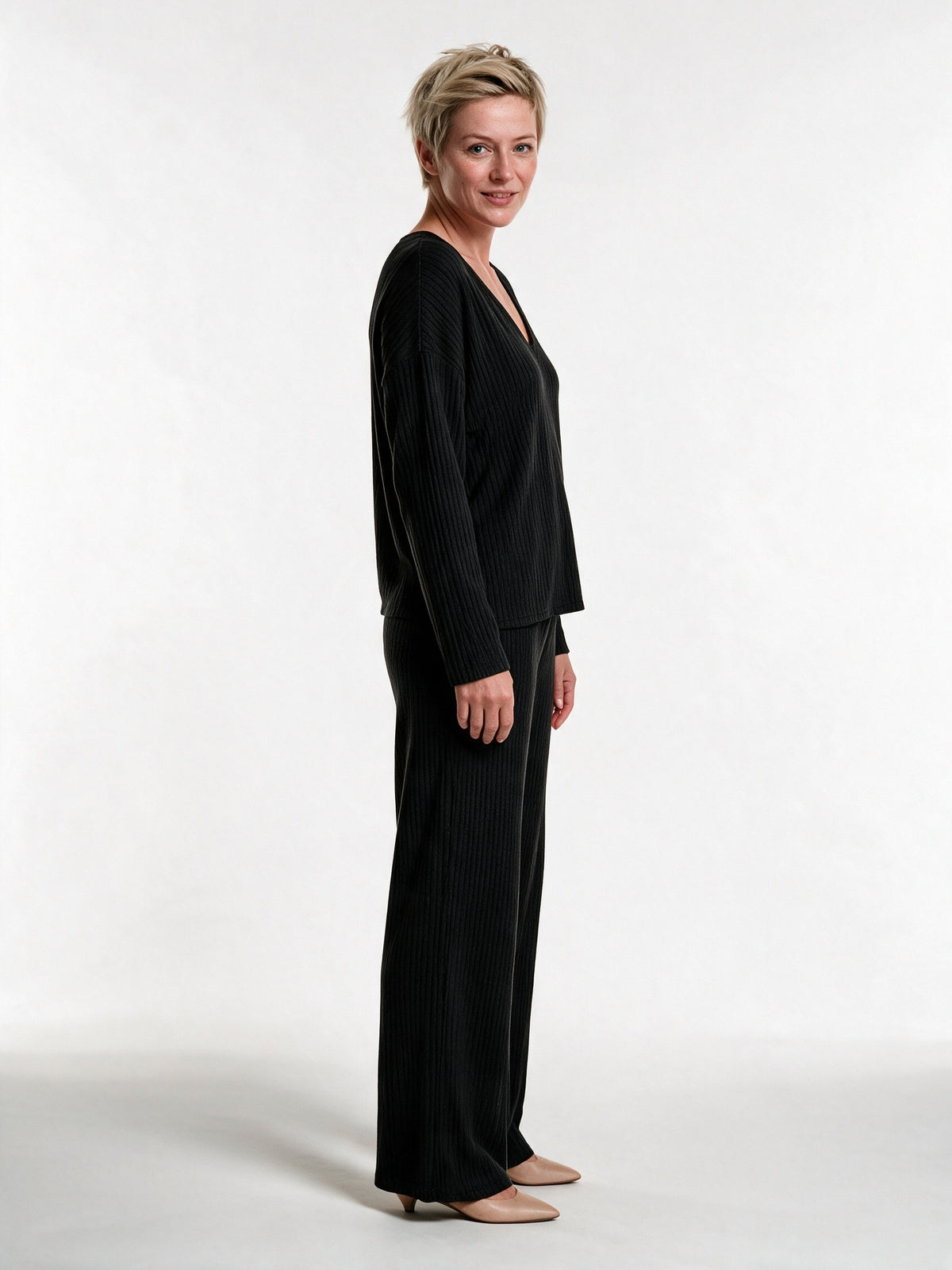 Solenne - Women's Ribbed V-Neck Top and Wide Leg Pants Lounge Set - view 2